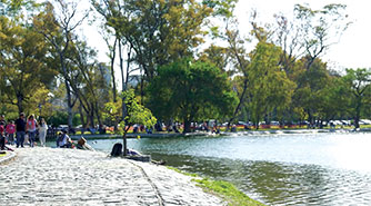 Costanera y lago del parque, a minutos de Barrancas